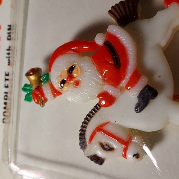 Vintage Santa Clause Action Pin-On In Original Package Christmas  Pin - Picture 5 of 7